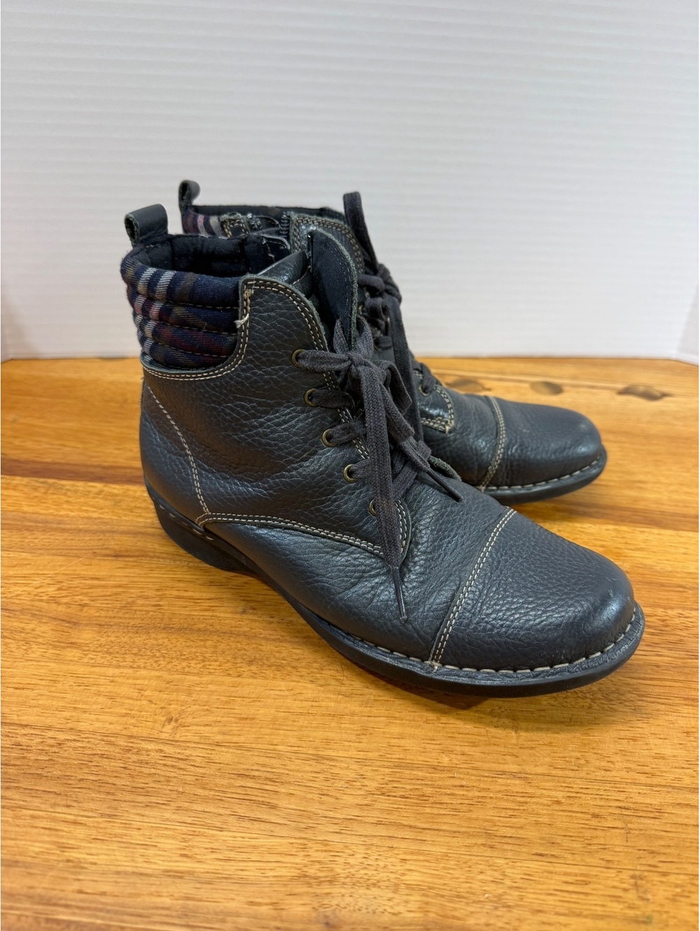 Clarks Whistle Bea Black Leather Lace Up Side Zip Ankle Boots Women's Size 7